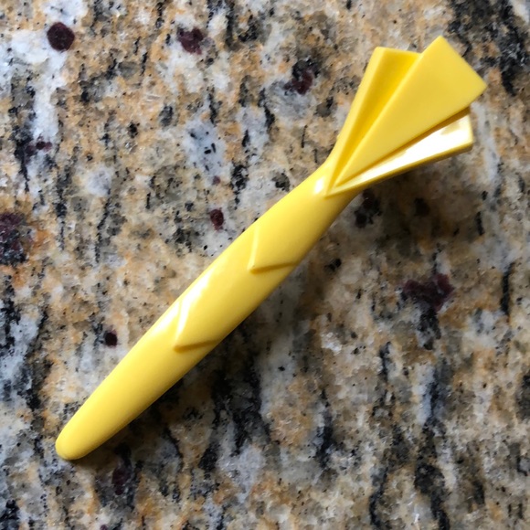 2. authentic Y2K yellow and white plastic hair  clips - Picture 3 of 13